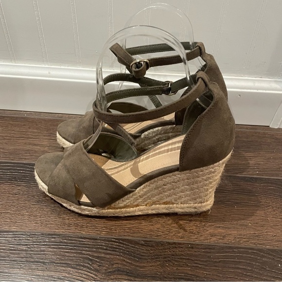 Ann Taylor Loft Espadrille Wedge Sandal in Vibrant Olive 7M - Picture 4 of 9